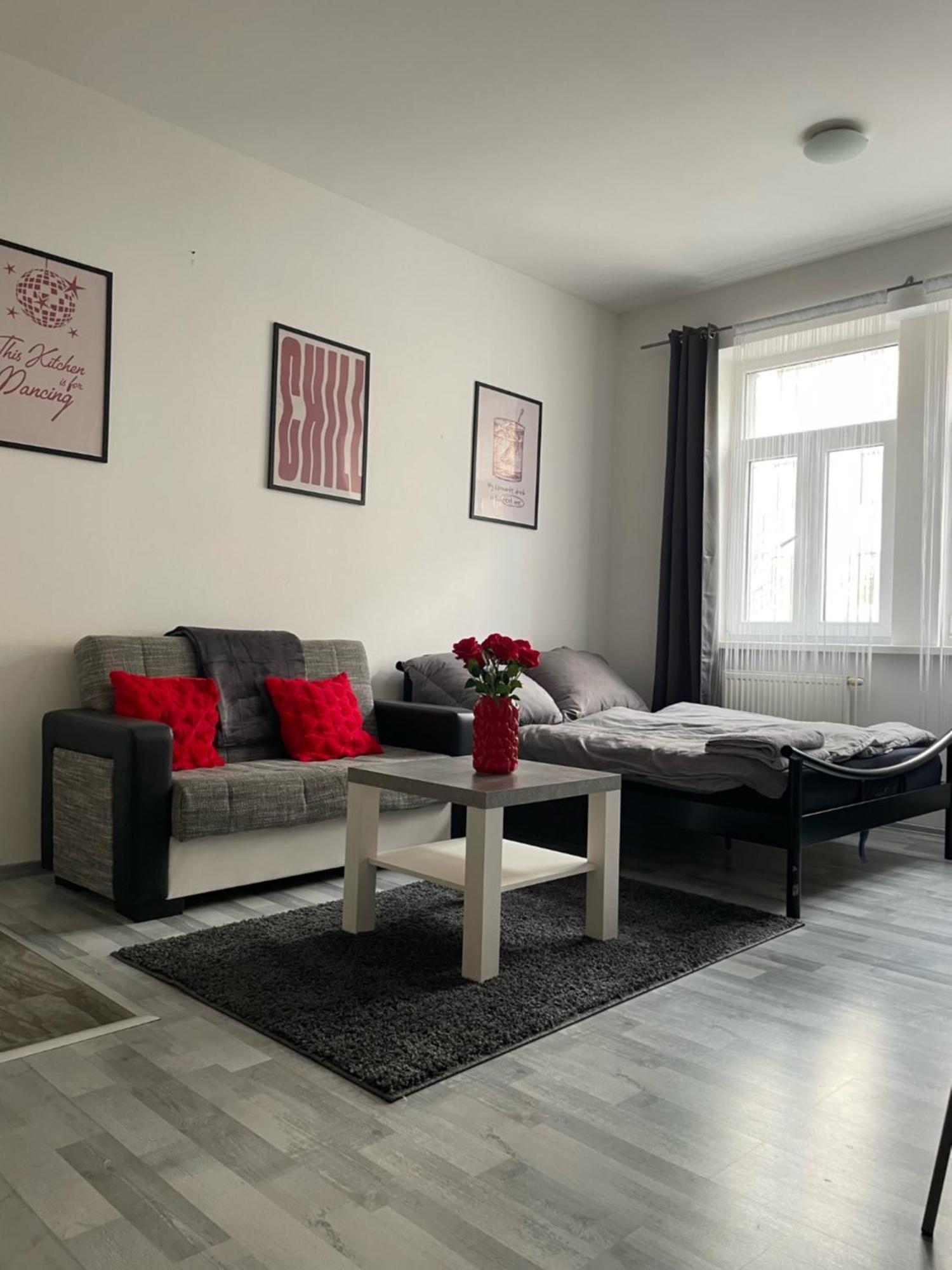 Tiffany Apartment In The City Center Bratislava Bagian luar foto