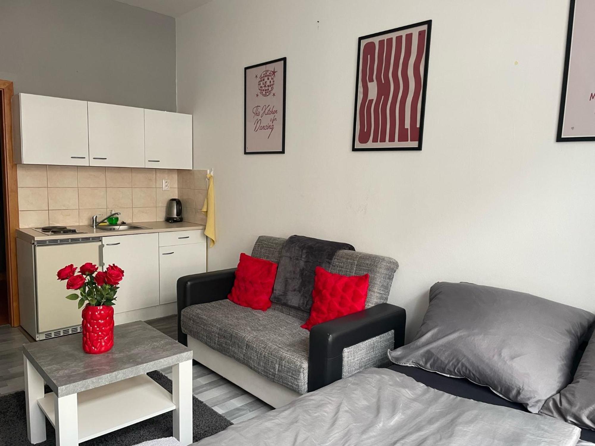 Tiffany Apartment In The City Center Bratislava Bagian luar foto