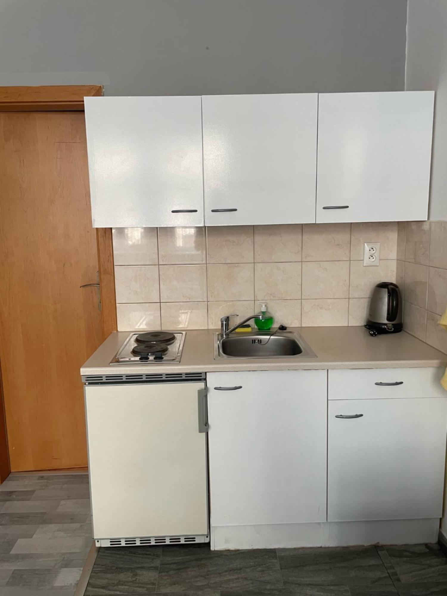 Tiffany Apartment In The City Center Bratislava Bagian luar foto