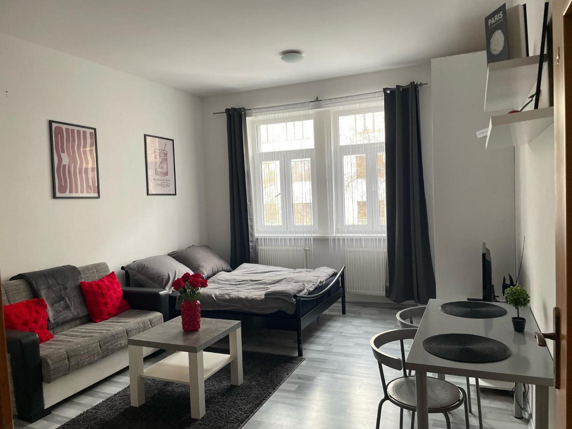 Tiffany Apartment In The City Center Bratislava Bagian luar foto