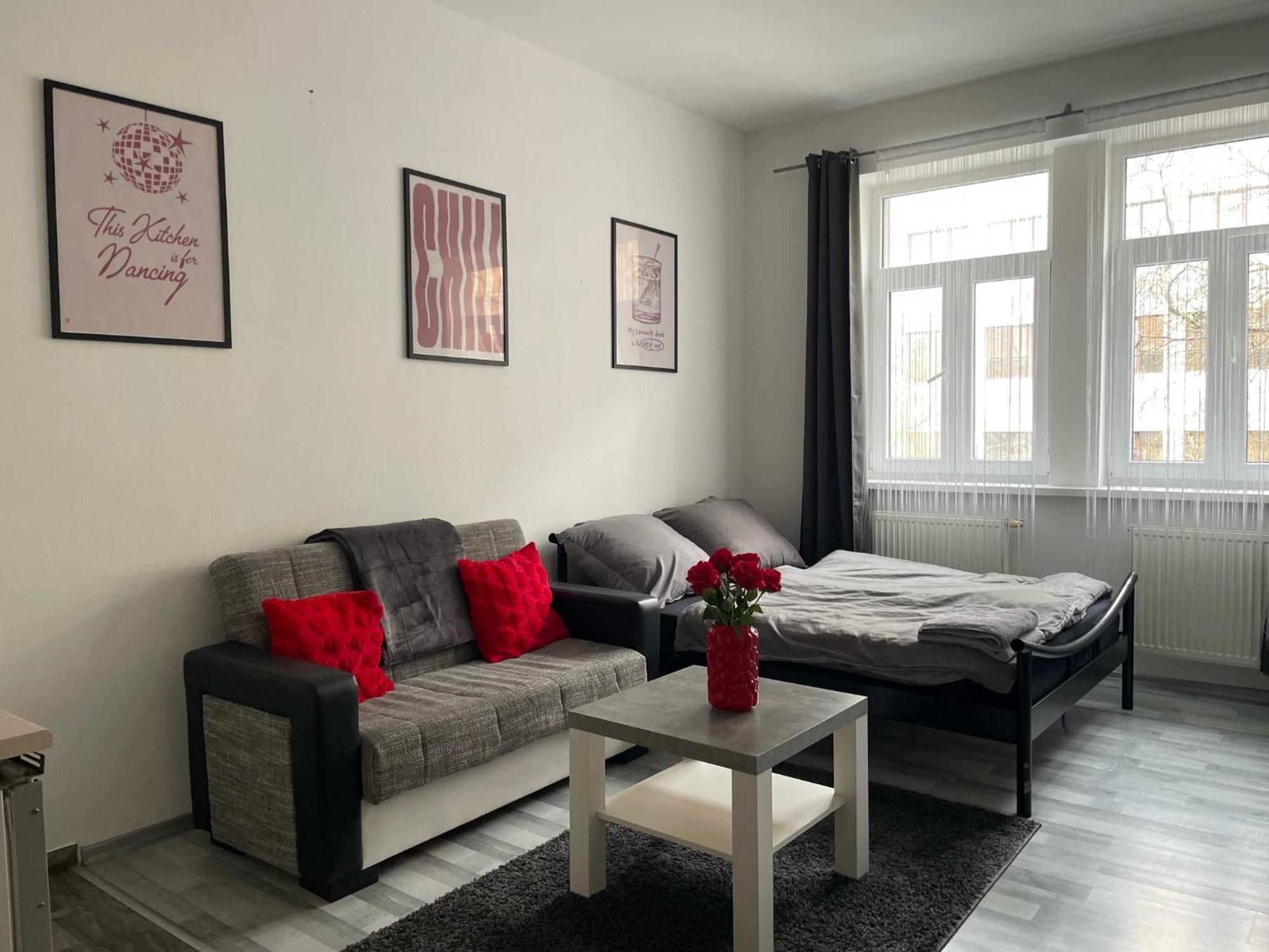 Tiffany Apartment In The City Center Bratislava Bagian luar foto